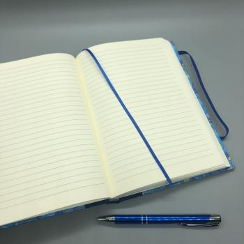 Buch handgebunden innen Seiten weiß Lesebändchen liniert blau Stift